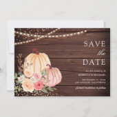 ピンクの桃の花とパンプキンの花束を飾った木製のウェディングバーン セーブザデート (正面)