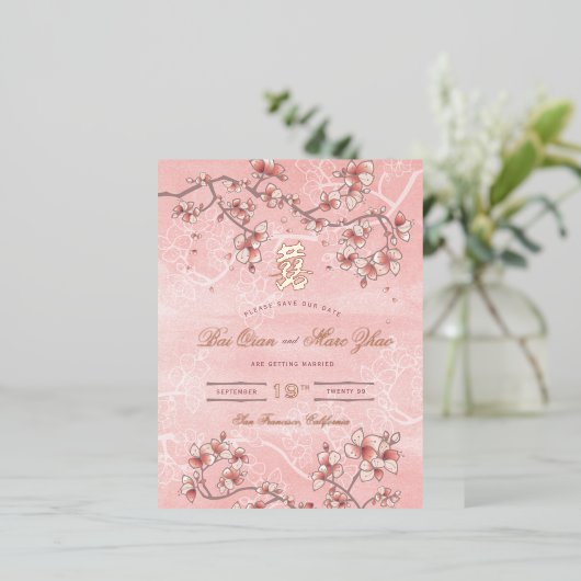 ピンクの桃の花のダブル幸せ日付を保存 箔招待状ポストカード (立ち正面)