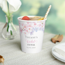ピンクの桜が咲く庭でのブライズシャワー 紙コップ
