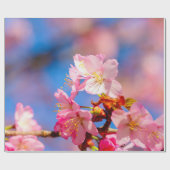ピンクの桜が晴れた春の日に咲く ラッピングペーパー (フラット)