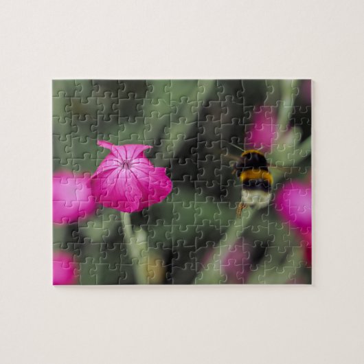 ピンクの植物画風の花とミツバチの自然写真 ジグソーパズル (横)
