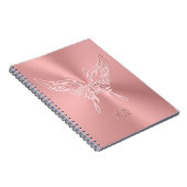ピンクの様式化された蝶の丸い尾、エンボスの外観 ノートブック (右側)