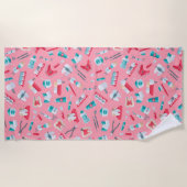 ピンクの歯科パターン ビーチタオル (正面)