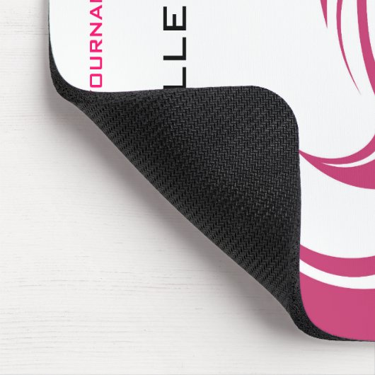 ピンクの毛のHairstylingのブランディングの美しい女の子 マウスパッド (コーナー)