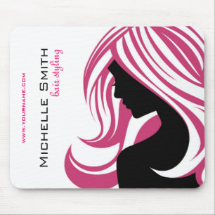 ピンクの毛のHairstylingのブランディングの美しい女の子 マウスパッド