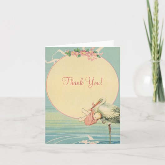 ピンクの毛布に包まれた赤ちゃん女の子と古風なコウテイペンギン、出産祝いメッセージカード サンキューカード (正面)