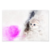 ピンクの毛糸の玉で遊ぶ子猫の水彩画 フォトプリント (正面)