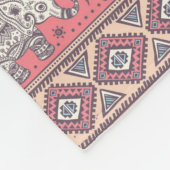 ピンクの民族象パターン フリースブランケット (角)