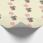ピンクの気球を持つリス ラッピングペーパー (角)