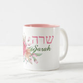 ピンクの水の色のバラの名前(英語とヘブライ語) ツートーンマグカップ (正面右)