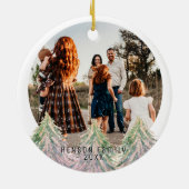 ピンクの水の色の木メリークリスマスファミリーフォト セラミックオーナメント (裏面)