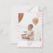 ピンクの水の色ストライプの第1の誕生日マイルストーン ノートカード (正面)