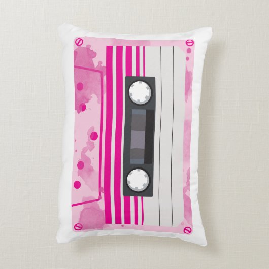 ピンクの水彩を添えたピンクカセットテープ アクセントクッション (裏面(縦))