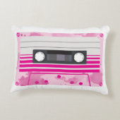ピンクの水彩を添えたピンクカセットテープ アクセントクッション (裏面)