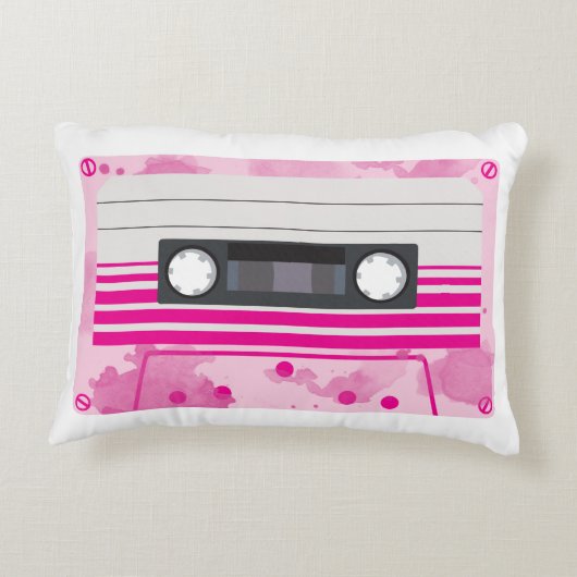 ピンクの水彩を添えたピンクカセットテープ アクセントクッション (裏面)