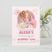 ピンクの水彩イラストが可愛い1歳の誕生日 招待状 (スタンド正面)