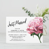 ピンクの水彩ペオニーフラワーと"Just Married"のモダンな手書きフォント 招待状 (スタンド正面)