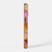 ピンクの水彩幾何学模様 iPhone 15ケース (右側面)
