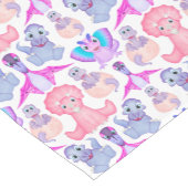 ピンクの水彩恐竜誕生日ベビーシャワー ショートテーブルランナー (コーナー)