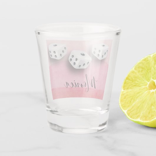ピンクの水彩画のBuncoプレーヤーのサイコロのモノグラム ショットグラス (裏面)