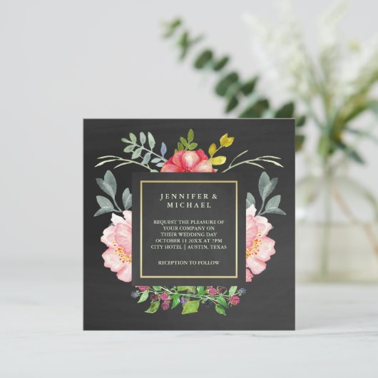 ピンクの水彩色の牡丹オンチャルクボードルッ結婚クズ 招待状 (スタンド正面)