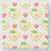 ピンクの水玉模様およびハートが付いているハートのりんご ストーンコースター (正面)