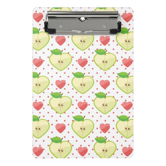ピンクの水玉模様およびハートが付いているハートのりんご ミニクリップボード (正面)