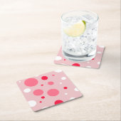 ピンクの水玉模様のコースター スクエアペーパーコースター (インサイチュ)