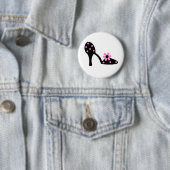 ピンクの水玉模様の靴との黒 缶バッジ (インサイチュ)