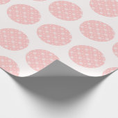 ピンクの水玉模様白い雪片を貼り付け ラッピングペーパー (角)
