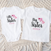 ピンクの水色のハートビッグシスター名モノグラム トドラーTシャツ