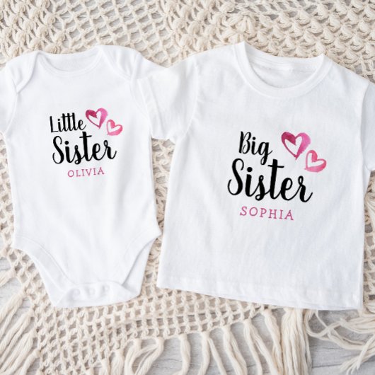 ピンクの水色のハートビッグシスター名モノグラム トドラーTシャツ