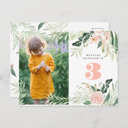 ピンクの水色のフローラ写真の誕生日の招待 シーズンポストカード (正面/裏面)