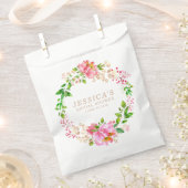 ピンクの水色の花のブライダルシャワーカスタム フェイバーバッグ (クリップ留めされた状態)