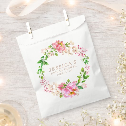 ピンクの水色の花のブライダルシャワーカスタム フェイバーバッグ (クリップ留めされた状態)
