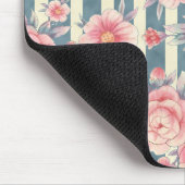 ピンクの水色の花を咲かせるストライプ花 マウスパッド (コーナー)