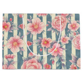 ピンクの水色の花を咲かせるストライプ花 ラージペーパーバッグ (正面)