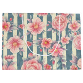 ピンクの水色の花を咲かせるストライプ花 ラージペーパーバッグ (裏面)