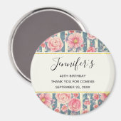 ピンクの水色の花オンストライプ誕生日 マグネット (正面/裏面)
