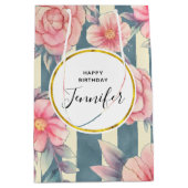 ピンクの水色の花オンストライプ誕生日 ミディアムペーパーバッグ (正面)