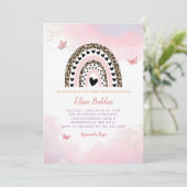 ピンクの水色レインボーバタフライガールベビーシャワー 招待状 (スタンド正面)