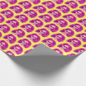 ピンクの汚れた髪の不気味な人形の頭 ラッピングペーパー (角)