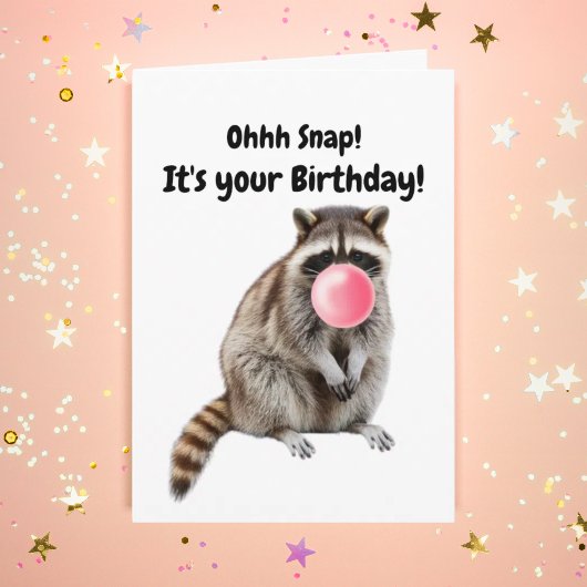 ピンクの泡を吹く面白いアライグマの誕生日カード カード