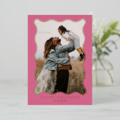 ピンクの波状フレームモダン、休日、家族のフォトカード 箔シーズンカード (立ち正面)