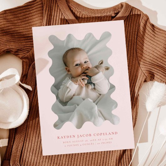 ピンクの波状フレーム誕生発表写真 案内状