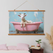 ピンクの浴槽に入ったヤギ 吊り下げ型タペストリー (寝室)