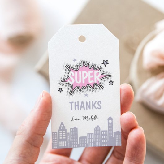 ピンクの漫画のスーパーヒーローの誕生日 ギフトタグ