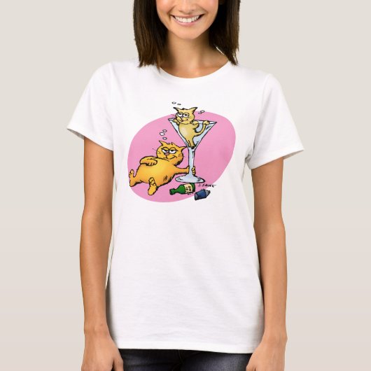 ピンクの漫画風デザインのカクテルと子猫Tシャツ Tシャツ (正面)