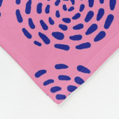 ピンクの濃いストライプの青の円の模様 フリースブランケット (角)