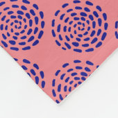 ピンクの濃いストライプの青の円の模様 フリースブランケット (角)